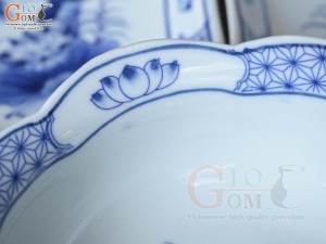 Bộ đồ ăn hoa mặt trời men lam cổ vẽ hoa Sen, đường kính 55cm 