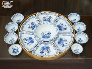 Bộ đồ ăn hoa mặt trời men lam cổ vẽ hoa Sen, đường kính 55cm (cả khay gỗ)