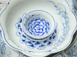 Bộ đồ ăn hoa mặt trời men lam cổ vẽ Phù Dung, đường kính 45cm
