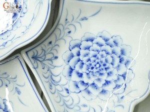 Bộ đồ ăn hoa mặt trời men lam cổ vẽ Phù Dung, đường kính 45cm