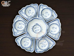 Bộ đồ ăn hoa mặt trời men trắng vẽ tiểu Ngư, đường kính 45cm