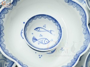 Bộ đồ ăn hoa mặt trời men trắng vẽ tiểu Ngư, đường kính 45cm