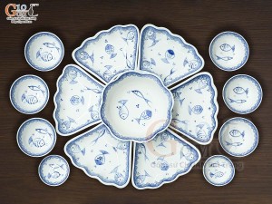 Bộ đồ ăn hoa mặt trời men trắng vẽ tiểu Ngư, đường kính 45cm