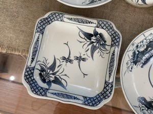 Bộ đồ ăn men bóng họa tiết chuồn lá khoai, 7 chi tiết