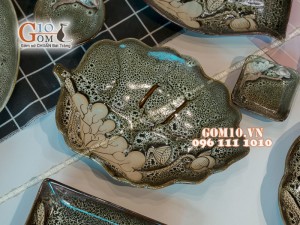 Bộ đồ ăn men hỏa biến gấm vàng khắc sen đầy đủ chi tiết