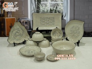 Bộ đồ ăn men kem tấm kẻ chỉ màu, 13 chi tiết