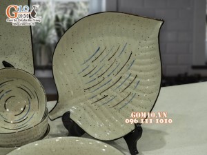 Bộ đồ ăn men kem tấm kẻ chỉ màu, 13 chi tiết