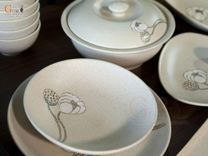 Bộ đồ ăn men kem tấm vẽ Bạch Liên, 17 chi tiết