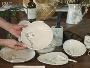 Bộ đồ ăn men kem tấm vẽ Bạch Liên, 17 chi tiết