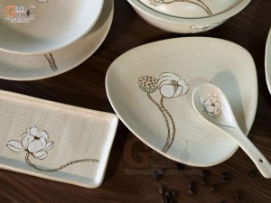Bộ đồ ăn men kem tấm vẽ Bạch Liên, 17 chi tiết