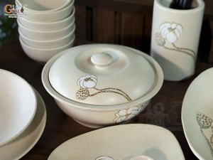 Bộ đồ ăn men kem tấm vẽ Bạch Liên, 17 chi tiết