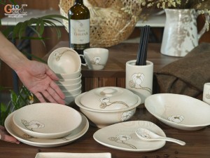 Bộ đồ ăn men kem tấm vẽ Bạch Liên, 17 chi tiết