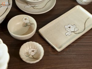 Bộ đồ ăn men kem tấm vẽ Bạch Liên, 21 chi tiết
