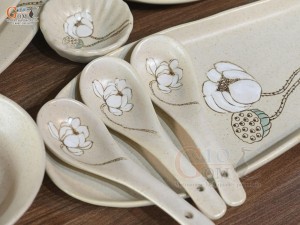 Bộ đồ ăn men kem tấm vẽ Bạch Liên, 37 chi tiết