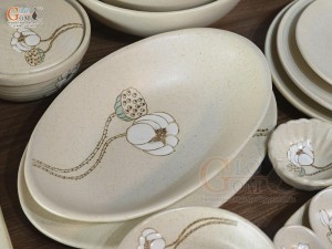 Bộ đồ ăn men kem tấm vẽ Bạch Liên, 37 chi tiết
