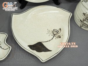 Bộ đồ ăn men kem tấm vẽ hoa Sen, 13 chi tiết