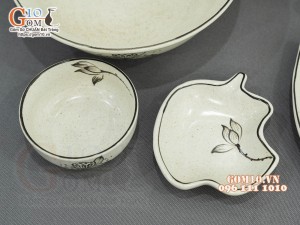 Bộ đồ ăn men kem tấm vẽ hoa Sen, 13 chi tiết