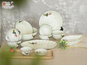 Bộ đồ ăn men kem vẽ Chuồn Sen, 13 chi tiết