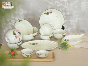 Bộ đồ ăn men kem vẽ Chuồn Sen, 13 chi tiết