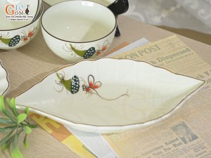 Bộ đồ ăn men kem vẽ Chuồn Sen, 13 chi tiết