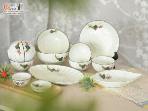 Bộ đồ ăn men kem vẽ Chuồn Sen, 13 chi tiết