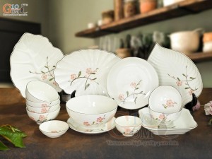 Bộ đồ ăn men kem vẽ hoa Đào hồng, 15 chi tiết