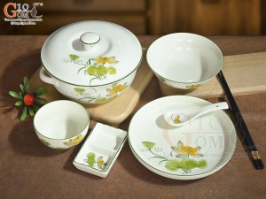 Bộ đồ ăn men kem vẽ hoa Sen vàng