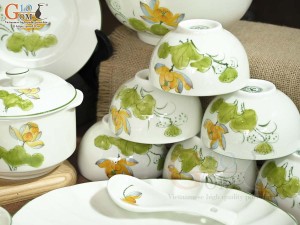 Bộ đồ ăn men kem vẽ hoa Sen vàng, 15 chi tiết