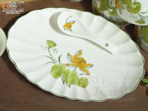 Bộ đồ ăn men kem vẽ hoa Sen vàng, 15 chi tiết