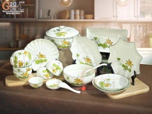 Bộ đồ ăn men kem vẽ hoa Sen vàng, 18 chi tiết