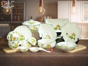 Bộ đồ ăn men kem vẽ hoa Sen vàng, 18 chi tiết