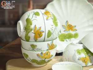 Bộ đồ ăn men kem vẽ hoa Sen vàng, 18 chi tiết