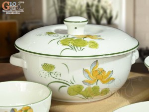 Bộ đồ ăn men kem vẽ hoa Sen vàng