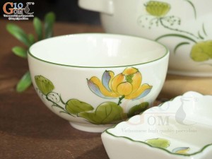 Bộ đồ ăn men kem vẽ hoa Sen vàng