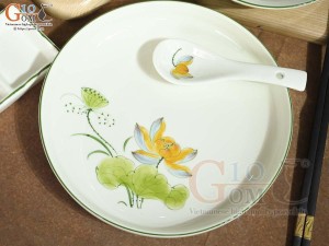 Bộ đồ ăn men kem vẽ hoa Sen vàng