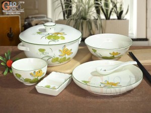 Bộ đồ ăn men kem vẽ hoa Sen vàng