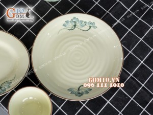 Bộ đồ ăn men kem vẽ sen xanh chỉ nâu