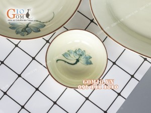 Bộ đồ ăn men kem vẽ sen xanh chỉ nâu