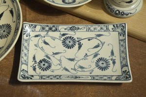 Bộ đồ ăn men rạn họa tiết hoa cúc, 17 chi tiết