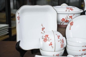 Bộ đồ ăn men trắng vẽ Đào đỏ, 19 chi tiết