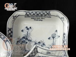 Bộ đồ ăn quà tặng men chàm cổ họa tiết sen đen, in logo