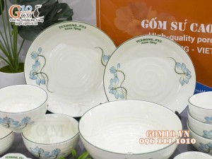 Bộ đồ ăn quà tặng men kem vẽ sen xanh, in logo thương hiệu