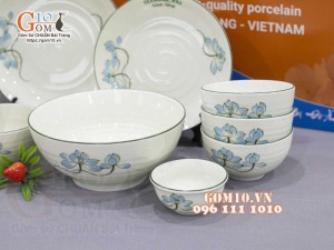 Bộ đồ ăn quà tặng men kem vẽ sen xanh, in logo thương hiệu