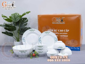 Bộ đồ ăn quà tặng men trắng vẽ sen xanh, in logo thương hiệu