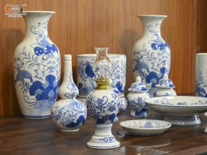 Bộ đồ thờ men lam vẽ Sen Đại Cát, 13 chi tiết (Ban Thờ 1m27-1m53)