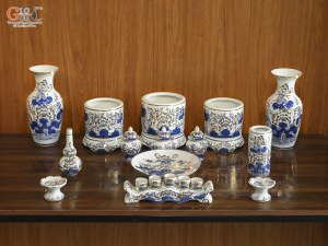 Bộ đồ thờ men lam vẽ Sen Đại Cát vẽ vàng, 16 chi tiết (Ban Thờ 1m27-1m53)