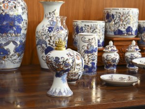 Bộ đồ thờ men lam vẽ Sen Đại Cát vẽ vàng, 22 chi tiết (Ban Thờ 1m53)