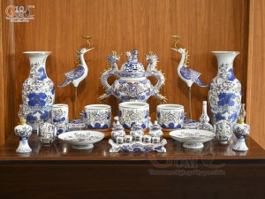 Bộ đồ thờ men lam vẽ Sen Đại Cát vẽ vàng, 23 chi tiết (Ban Thờ 1m53)