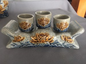 Bộ đồ thờ men rạn đắp nổi Sen Cát Tường cao cấp 02