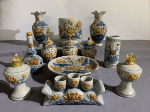 Bộ đồ thờ men rạn đắp nổi Sen Cát Tường cao cấp 02